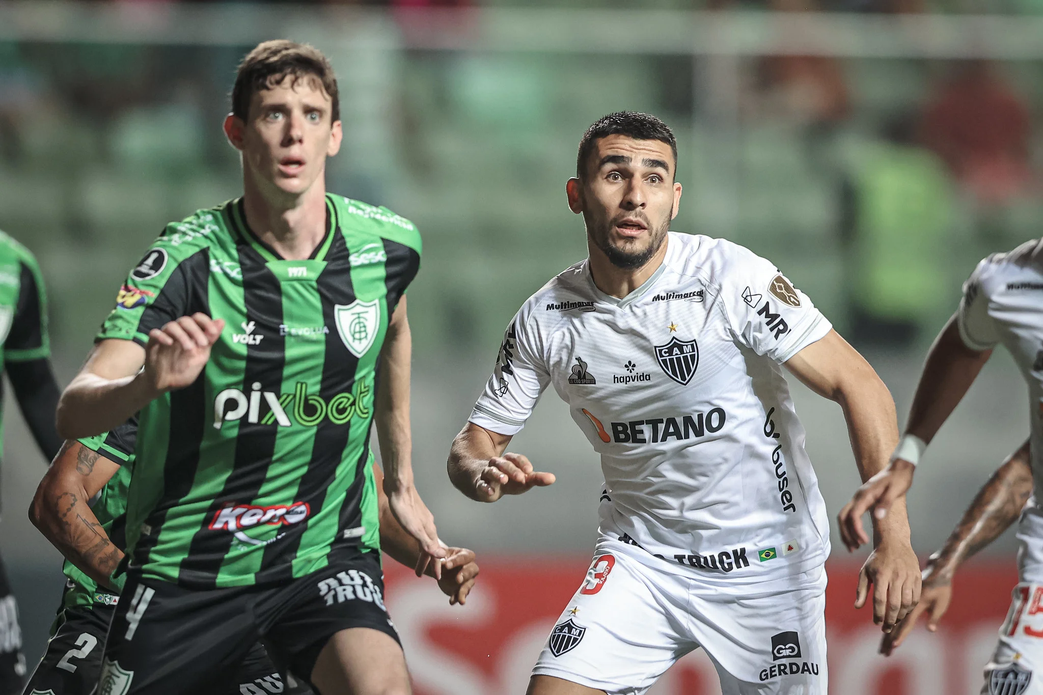 Atlético-MG supera o América no clássico e fica perto das oitavas da Libertadores