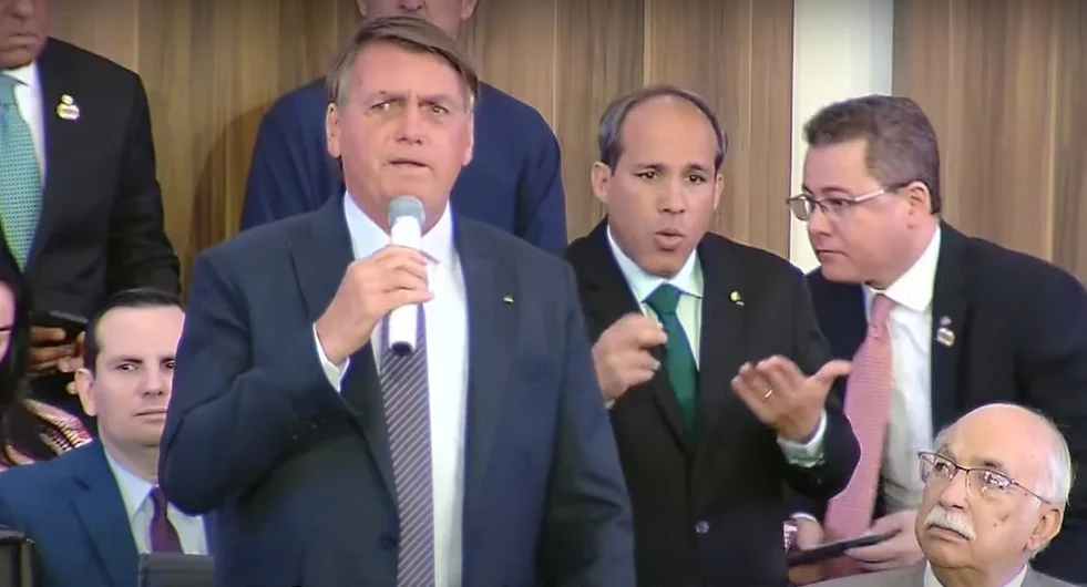 Bolsonaro diz que Ministério da Mulher como mais valoroso e reitera que não se vacinou contra a Covid-19 