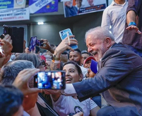 Lula iguala Zelensky a Putin; aliados temem descontrole verbal do petista