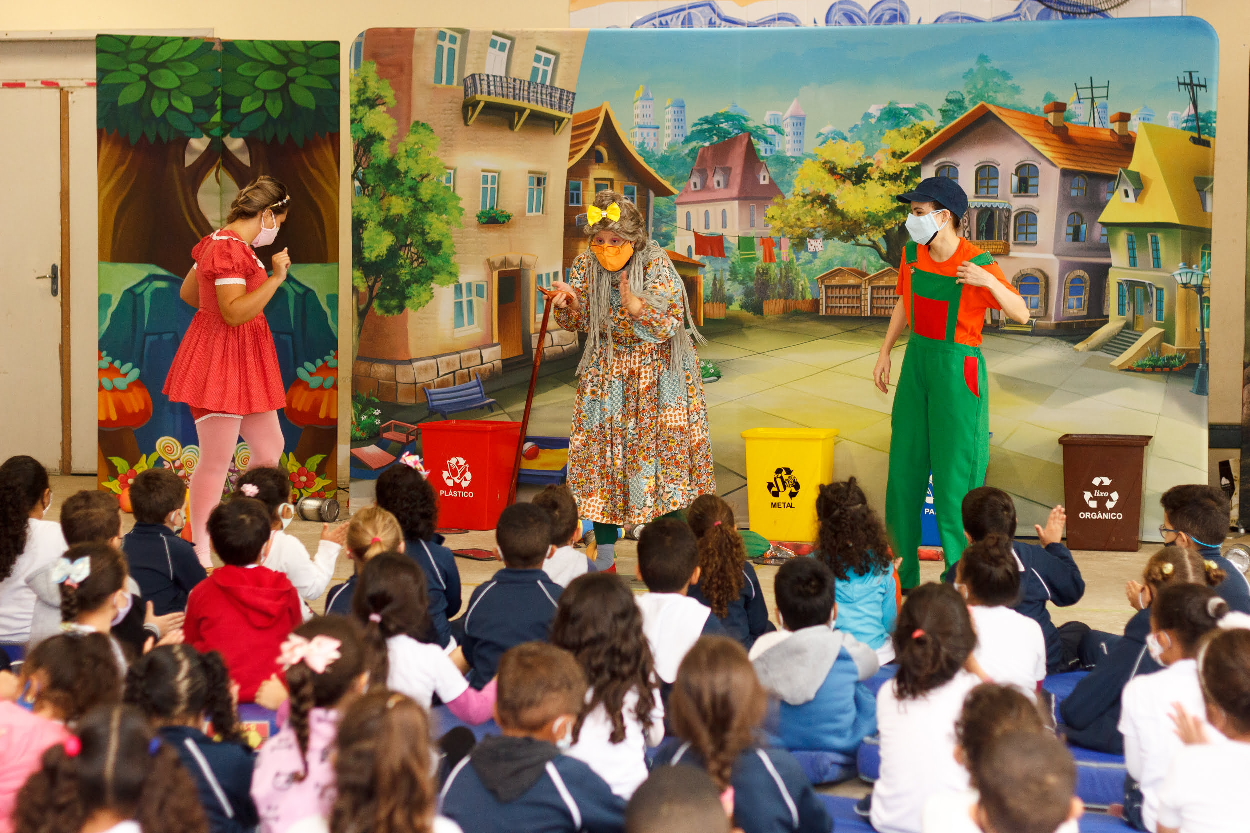 Espetáculo Reciclar é uma festa acontece em escolas municipais de Goiânia (Foto divulgação)