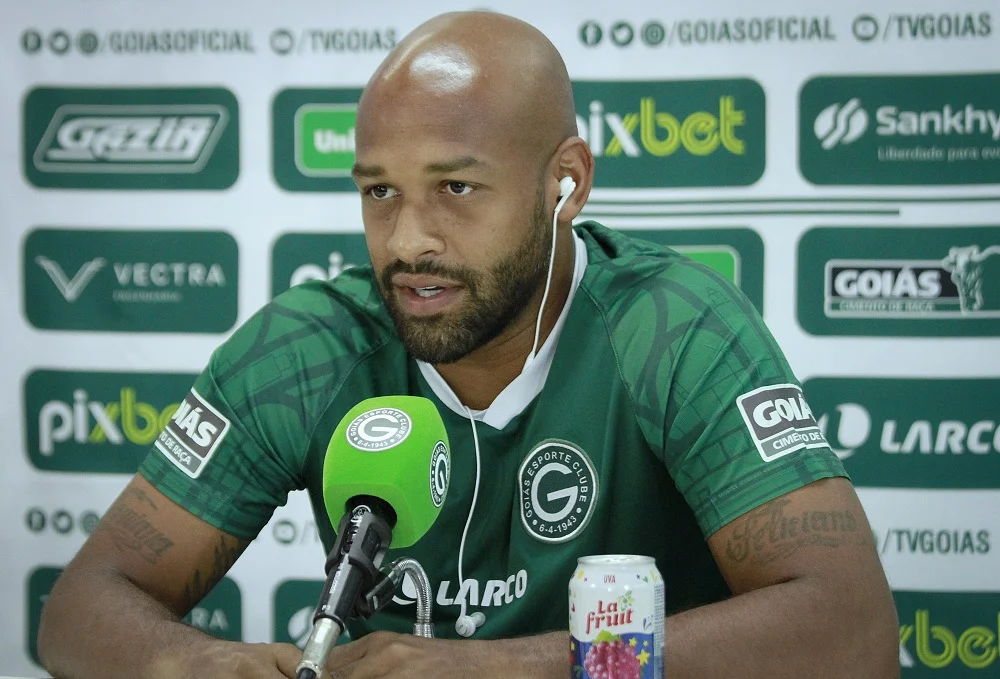 Fellipe Bastos acusa torcedor de racismo em jogo contra o Atlético: “Me chamou de macaco”