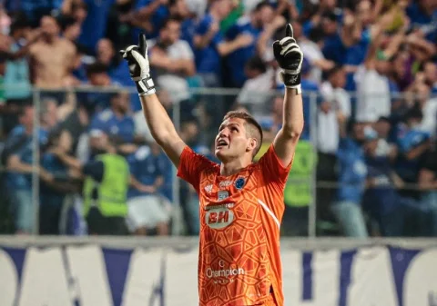 Rafael Cabral brilha e Cruzeiro elimina Remo na Copa do Brasil; Fortaleza avança