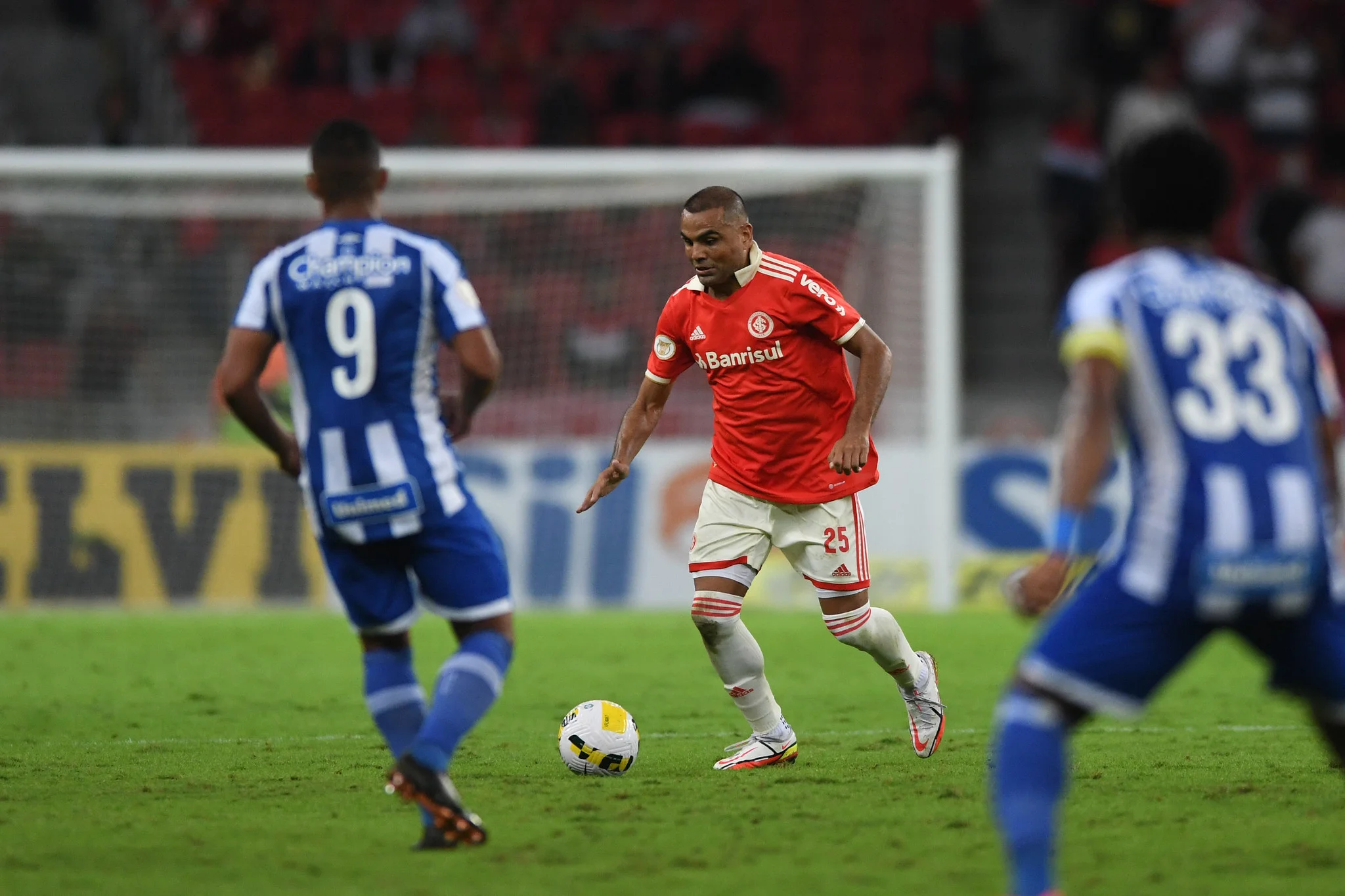 Inter esbarra na defesa do Avaí e apenas empata em 1° jogo de Mano no Beira-Rio