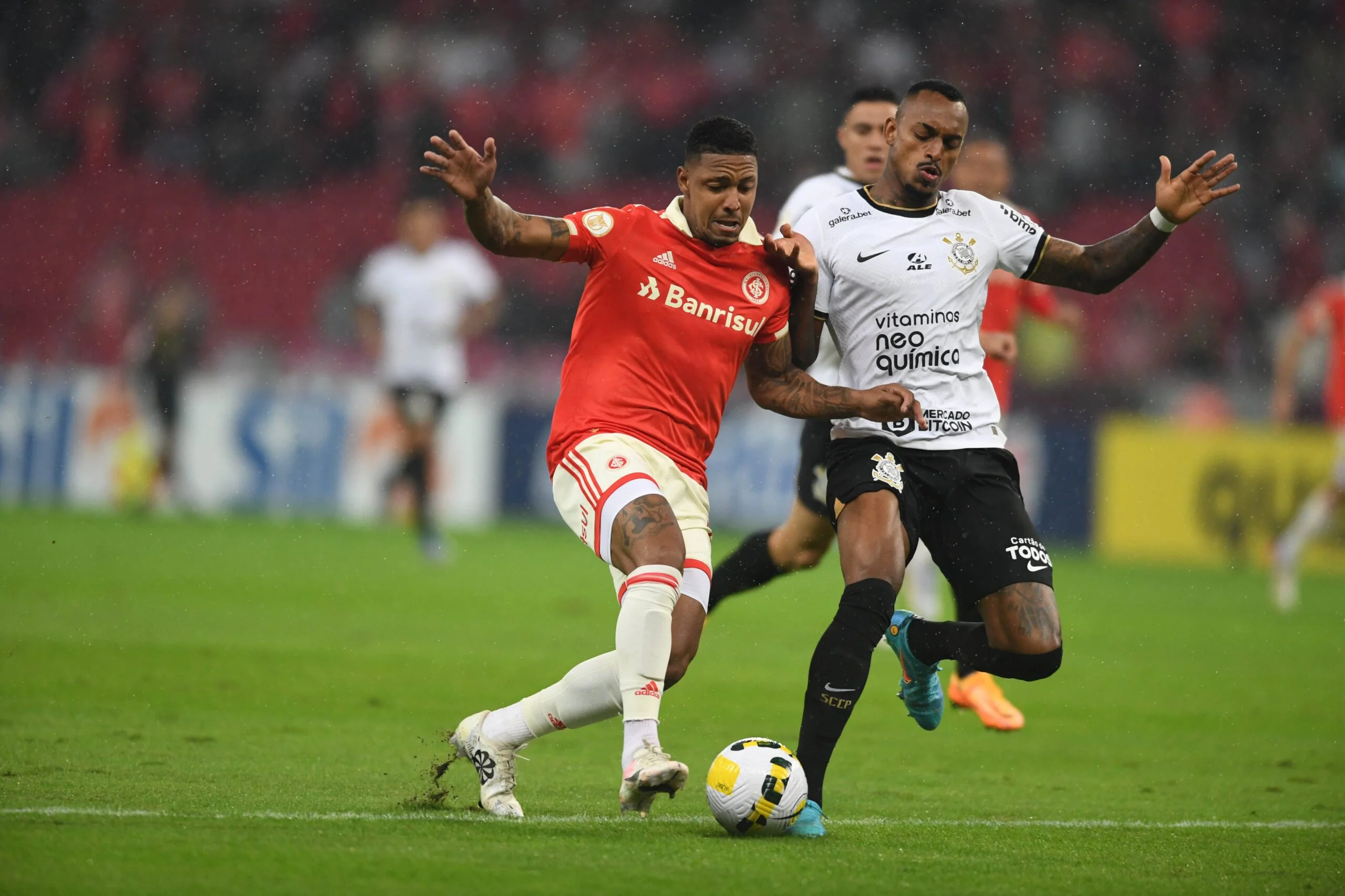 Corinthians empata com o Internacional em jogo com acusação de racismo