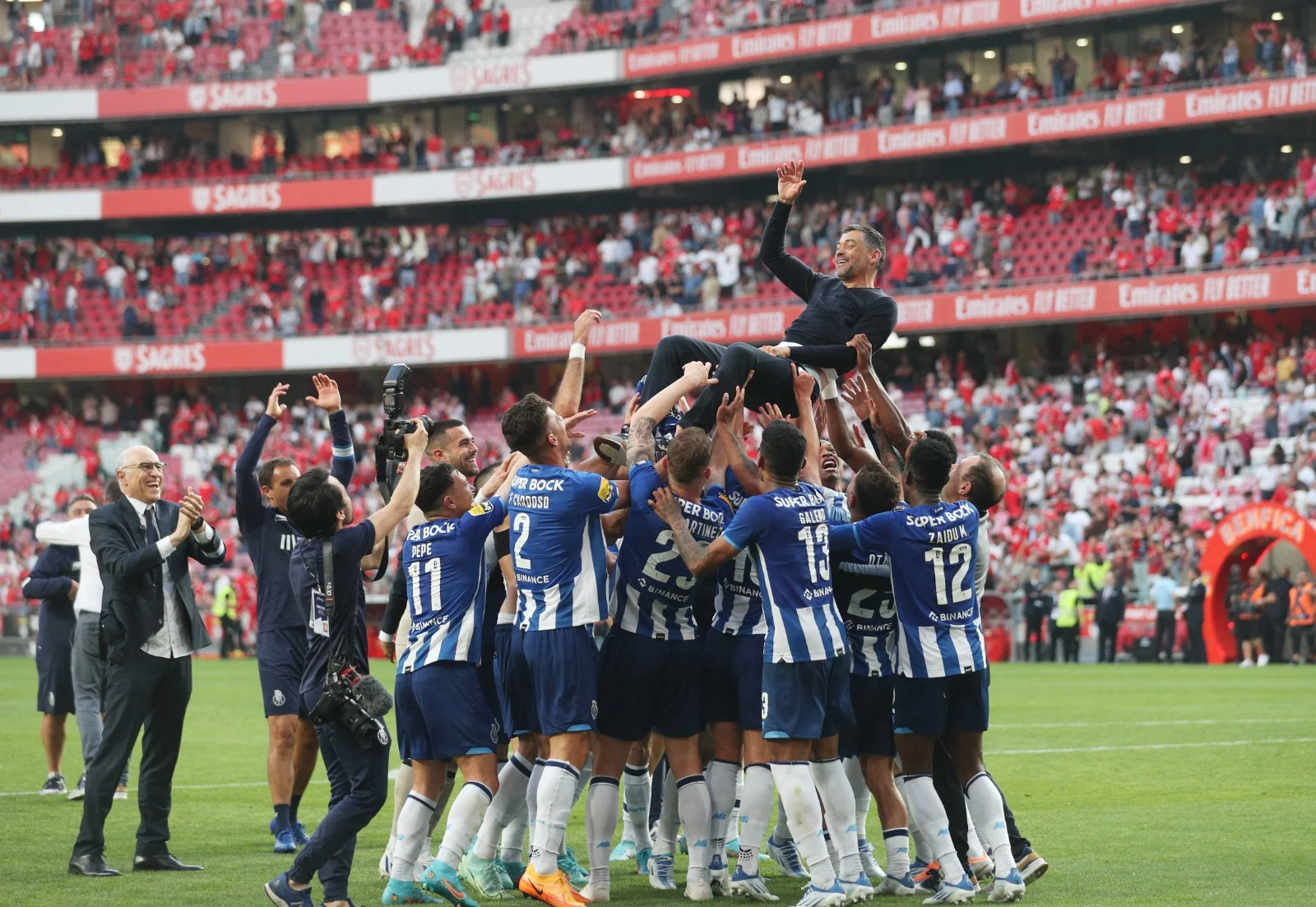 Porto vence o Benfica no Estádio da Luz e conquista o Campeonato Português