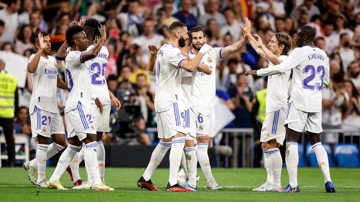 Vinícius Jr. faz 3, Modric brilha nas assistências e Real Madrid massacra Levante