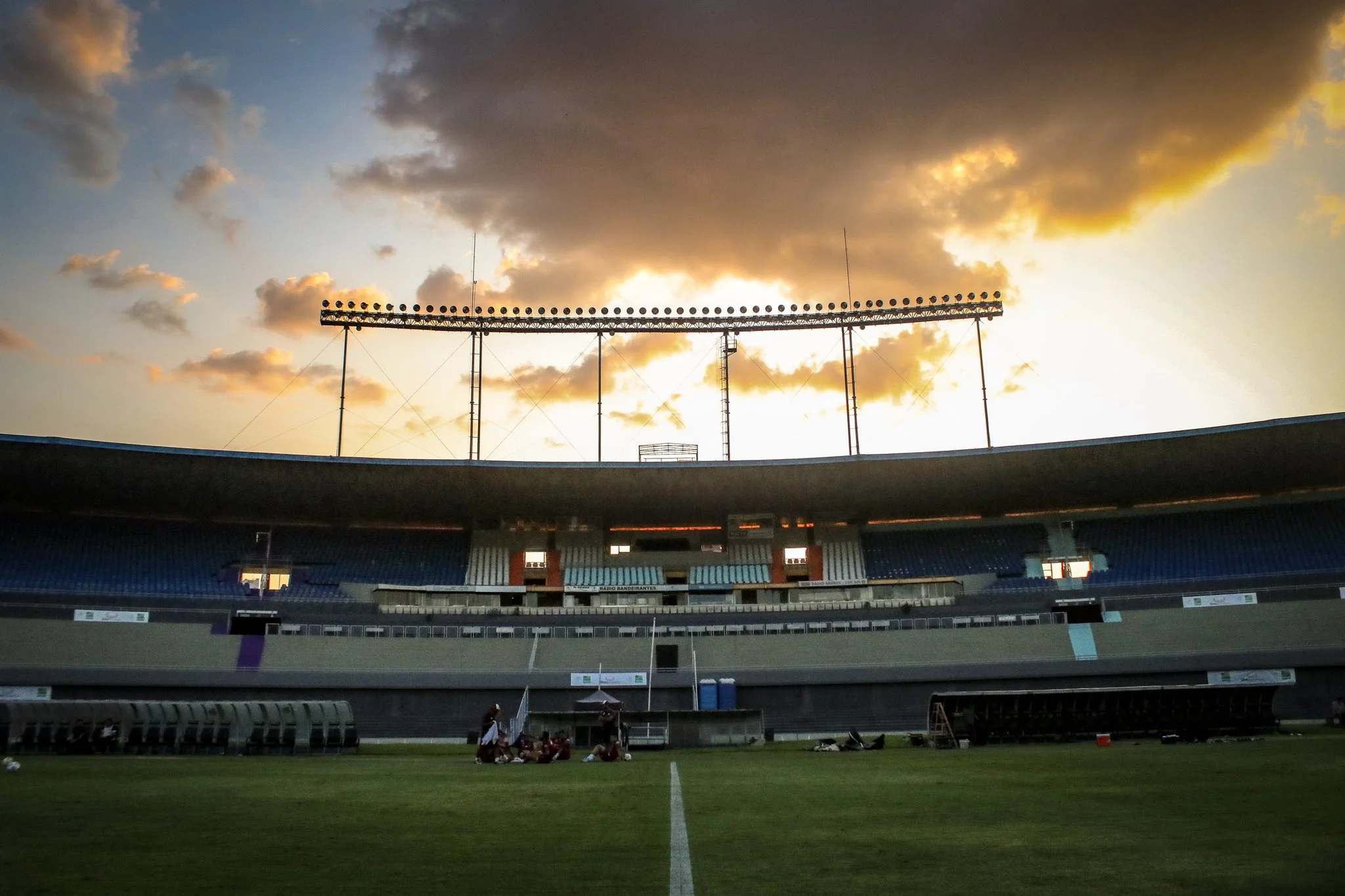 Na volta do Serra Dourada, Vila Nova busca classificação diante do Fluminense na Copa do Brasil