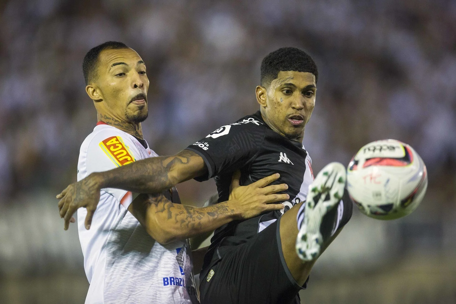 Vasco conta com gol contra para empatar visita diante do Tombense pela Série B