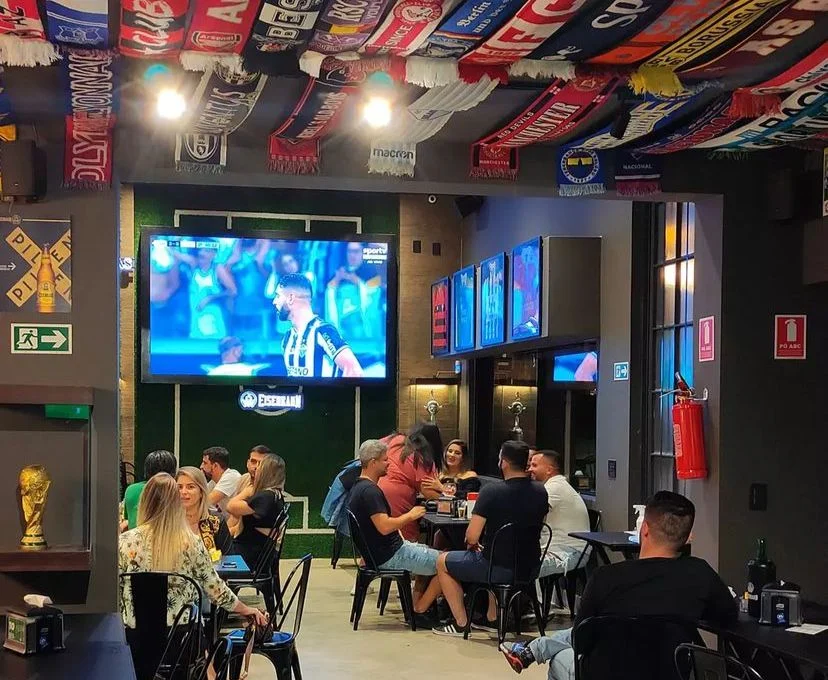 Portão 62 Sports Pub promove semana do rock, com apresentações musicais e transmissão de jogos