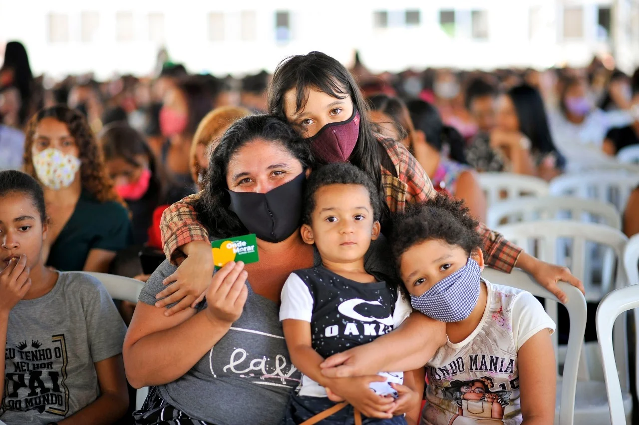 Famílias de Santo Antônio do Descoberto recebem cartão do Aluguel Social nesta segunda (2)