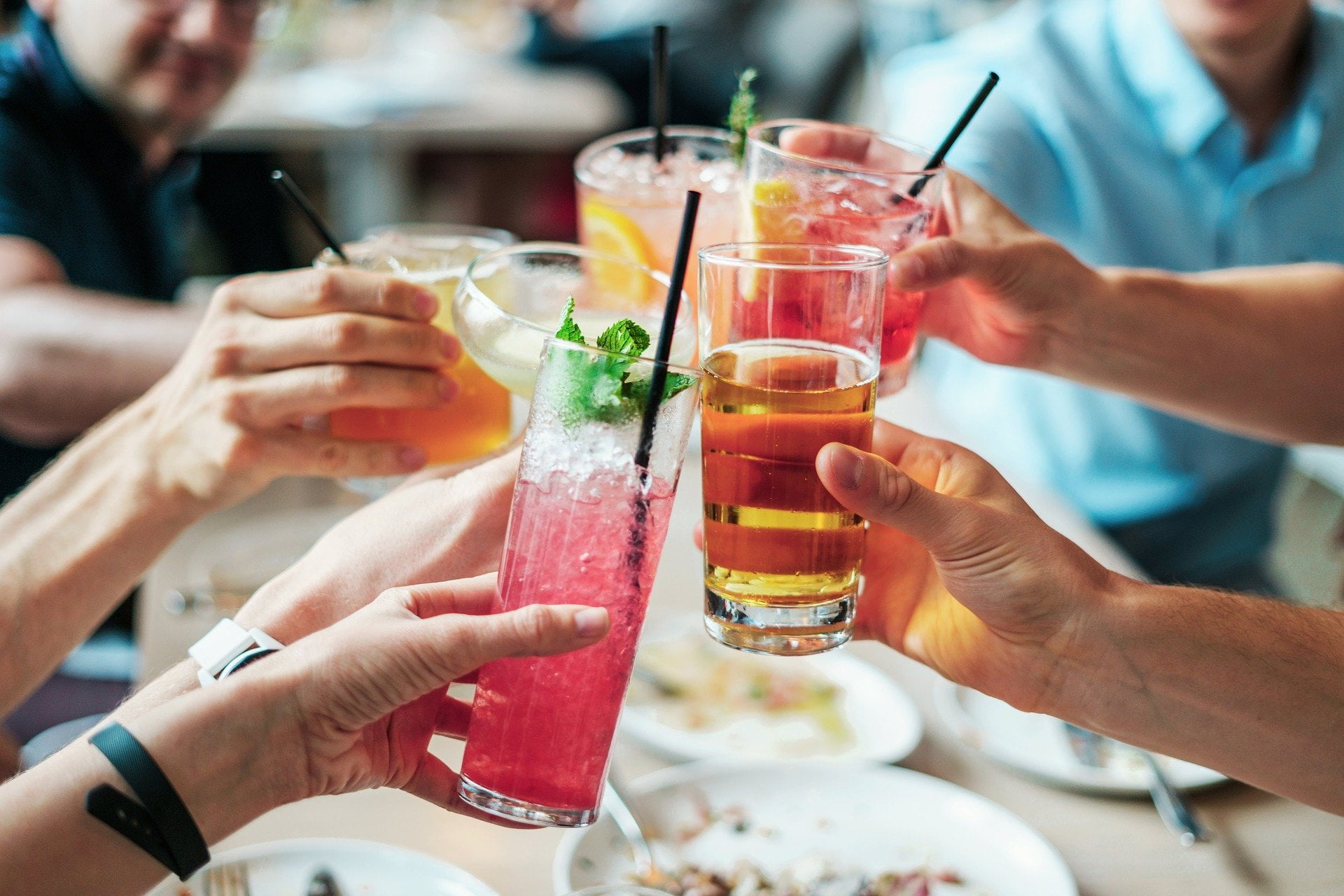 Drink espanhol em lata chega a Goiânia