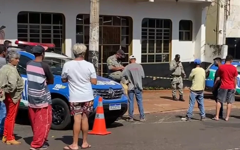 Com o fim do casamento, homem invade restaurante, mata ex-mulher e em seguida se mata, em Itumbiara