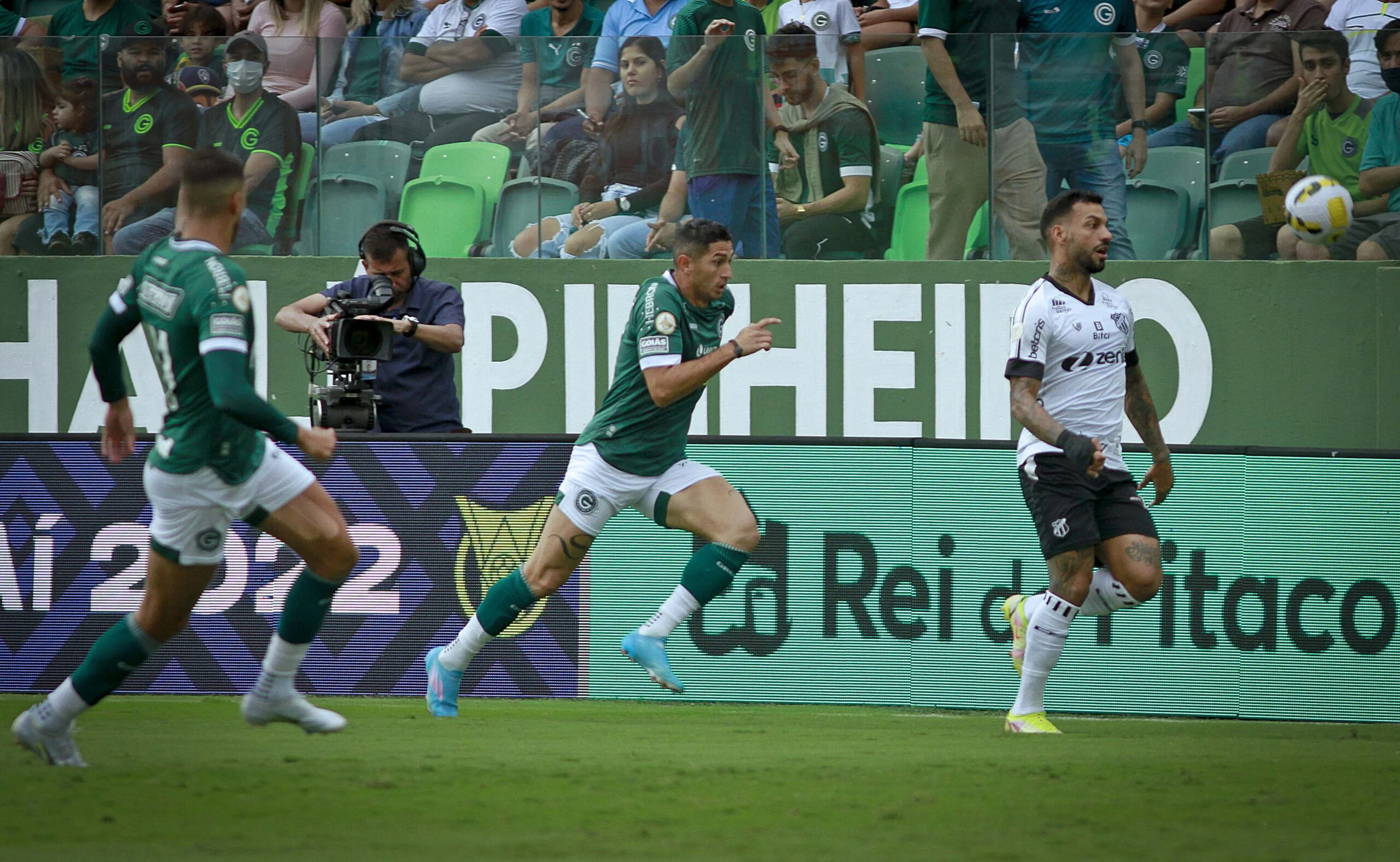 Goiás tem atuação apagada e tropeça diante do Ceará no Estádio Hailé Pinheiro