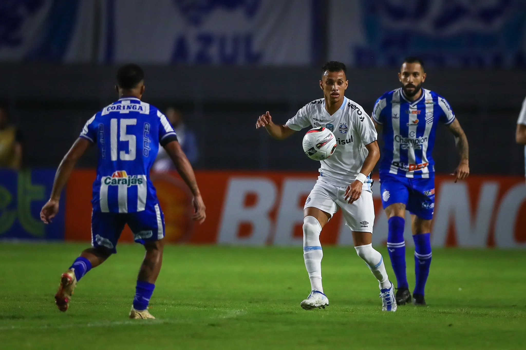 Grêmio perde chances, empata com CSA e vê ameaçada sua posição no G-4 da Série B