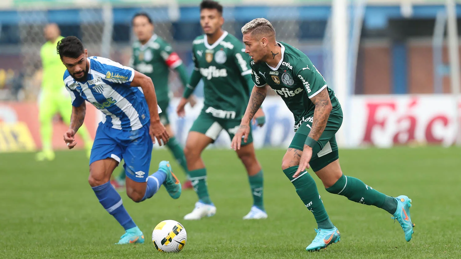 Com time misto, Palmeiras empata e mantém diferença na liderança do Brasileirão