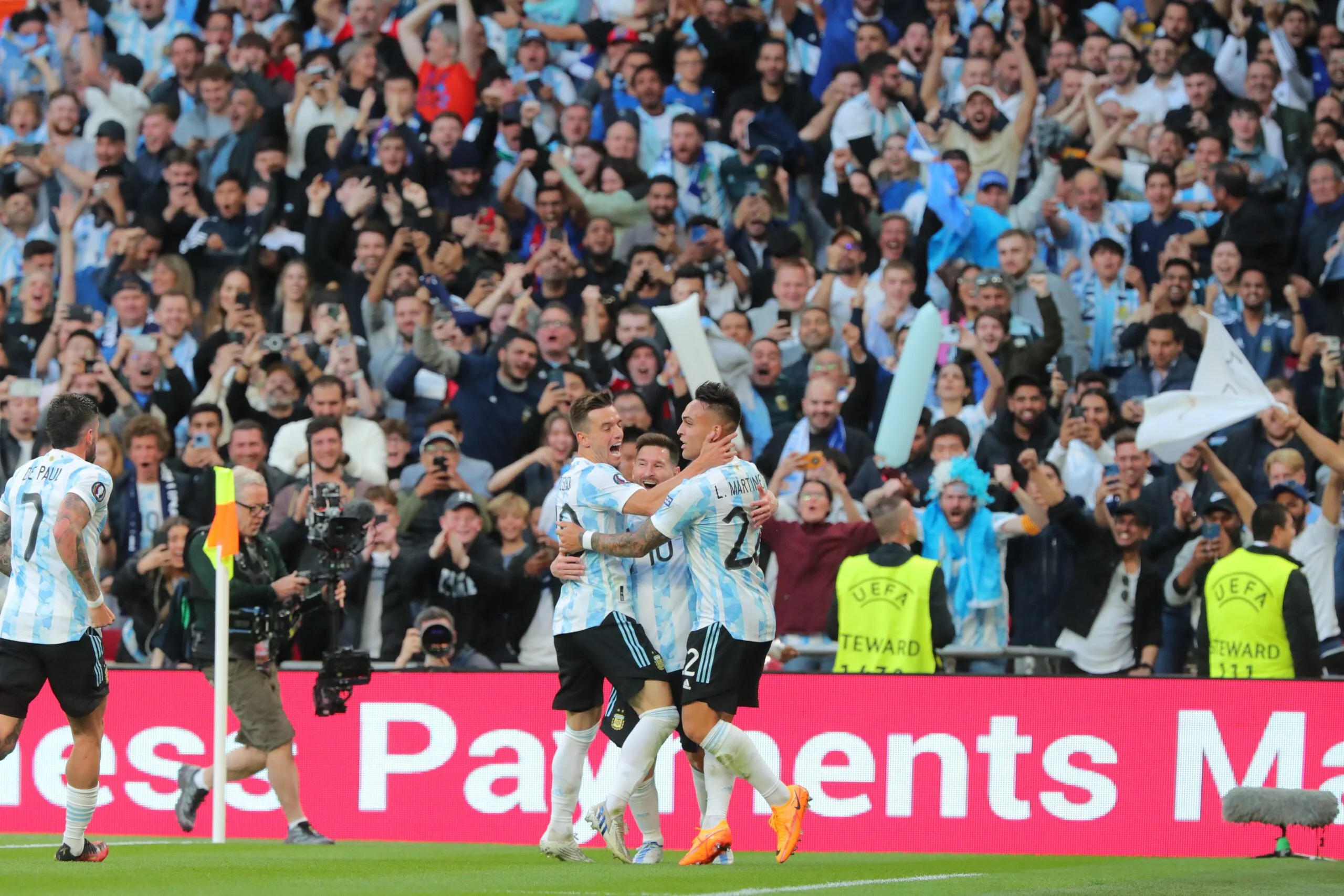 Com show de Messi, Argentina derrota Itália e vence a Finalíssima em Wembley