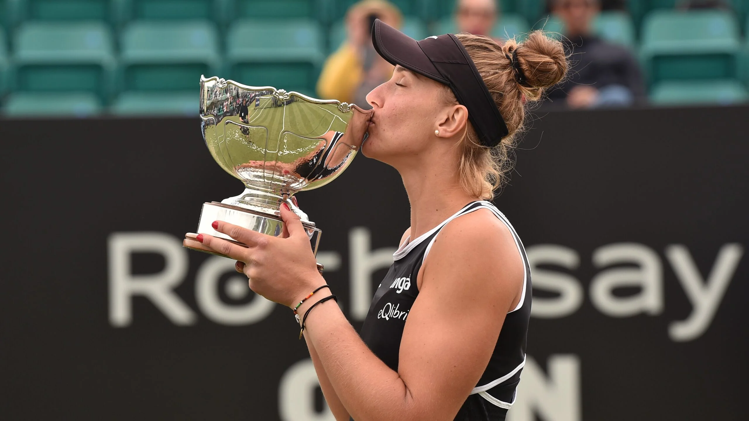 Bia Haddad vence Riske na grama em Nottingham e conquista 1º WTA 250 da carreira