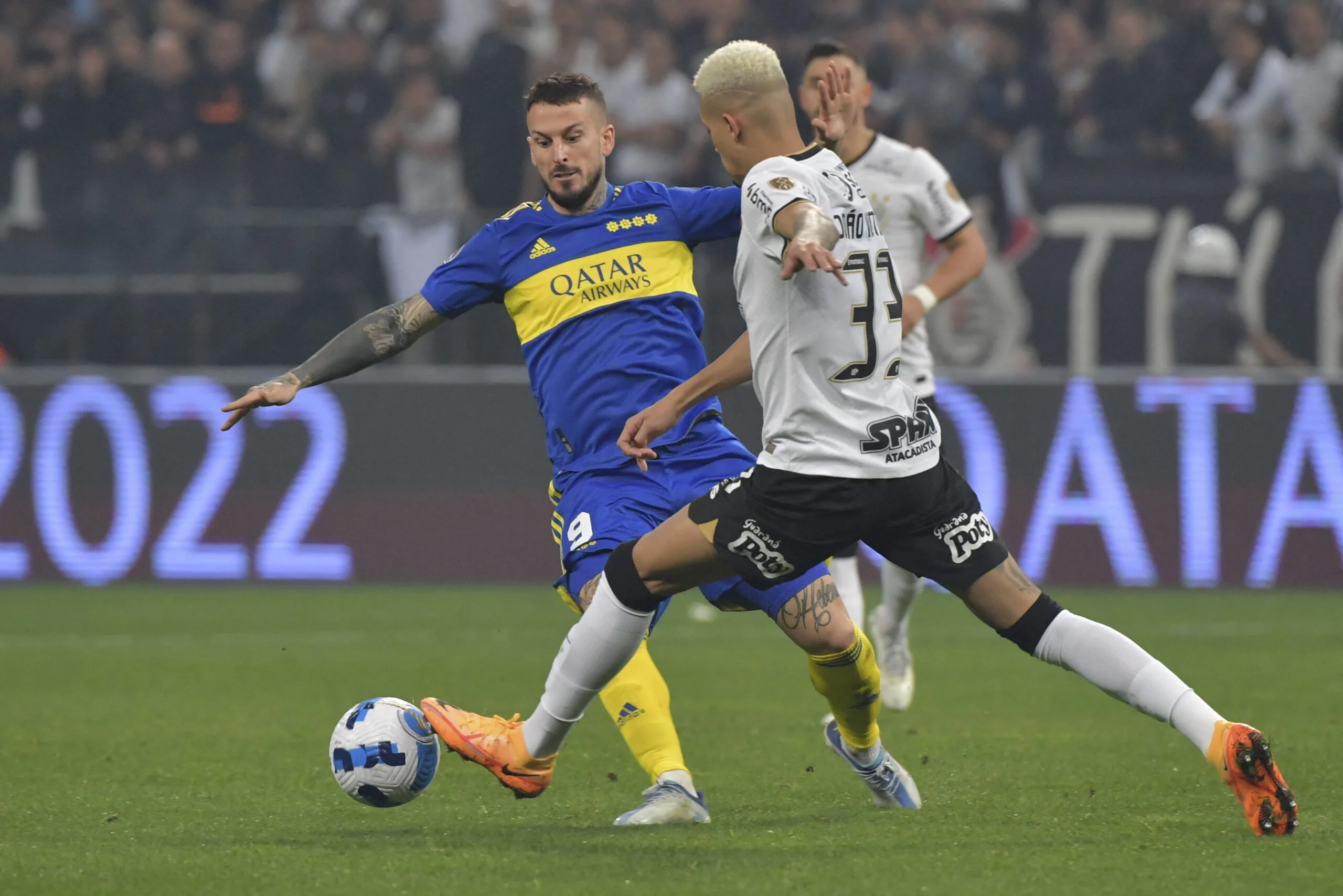 Róger Guedes desperdiça pênalti, e Corinthians empata sem gols com o Boca Juniors