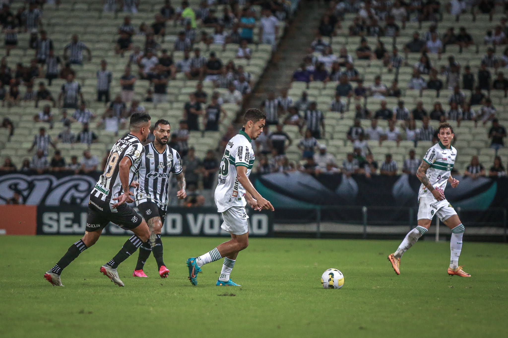 Coritiba empata com Ceará e segue entre os primeiros colocados no Brasileiro