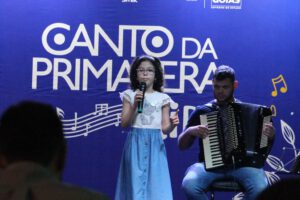 Clara Luz durante o Canto da Primavera Kids (Foto Leo Iran)