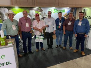 Equipe Sicredi Celeiro Centro Oeste na V ExpoPec (Foto divulgação).