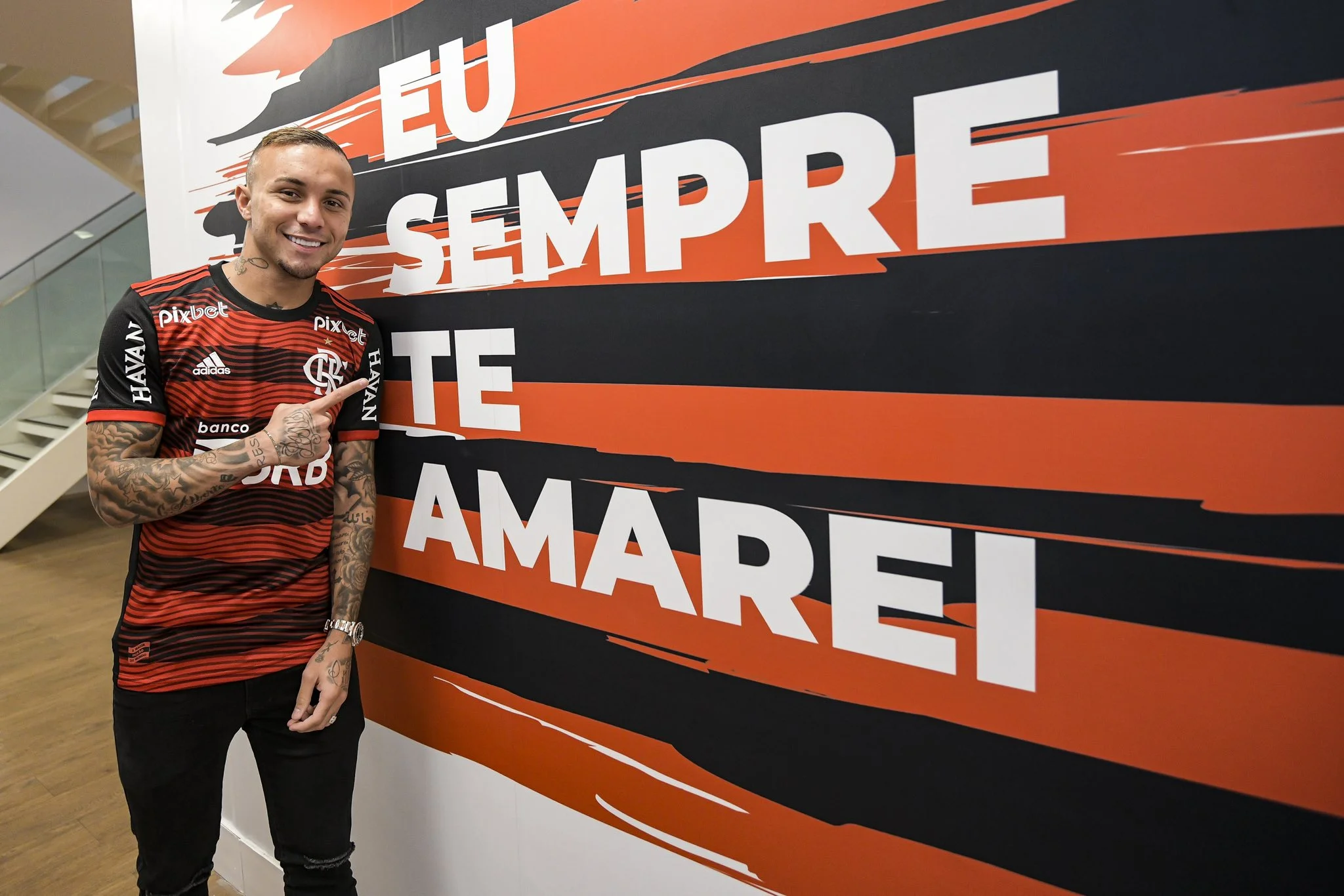 Flamengo anuncia a contratação de Éverton Cebolinha até dezembro de 2026