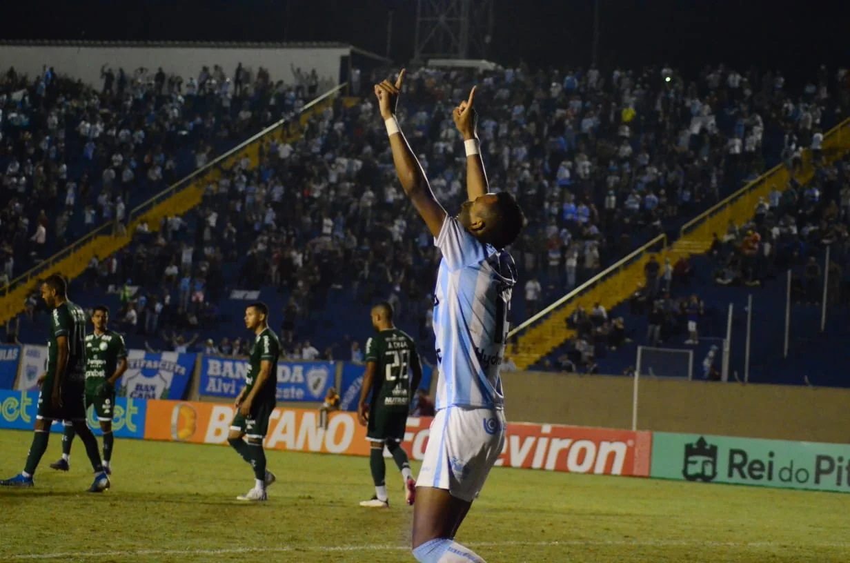 Londrina vence e deixa Guarani na zona de rebaixamento da Série B