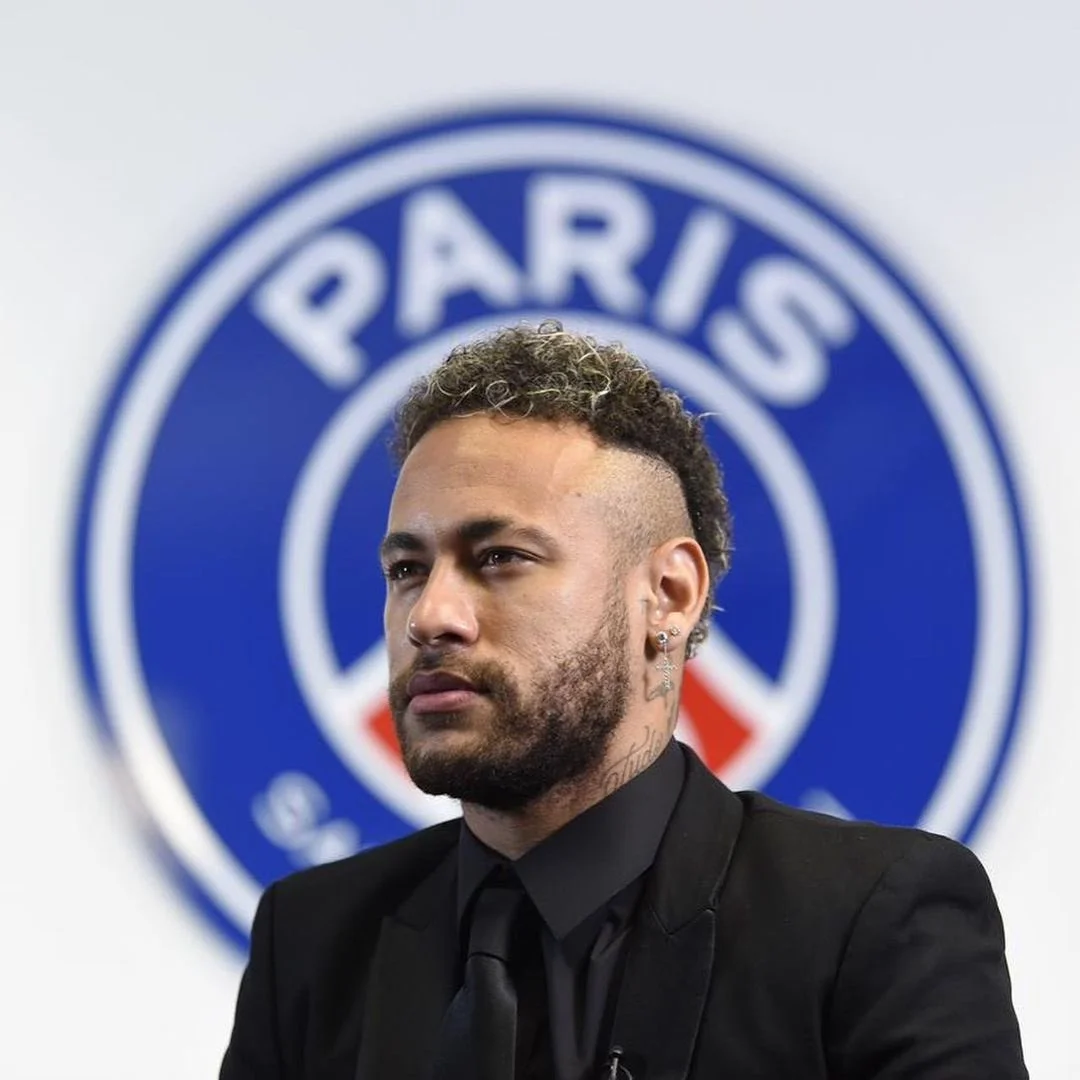 Neymar é comunicado pelo PSG de que não está mais nos planos do clube, diz jornal