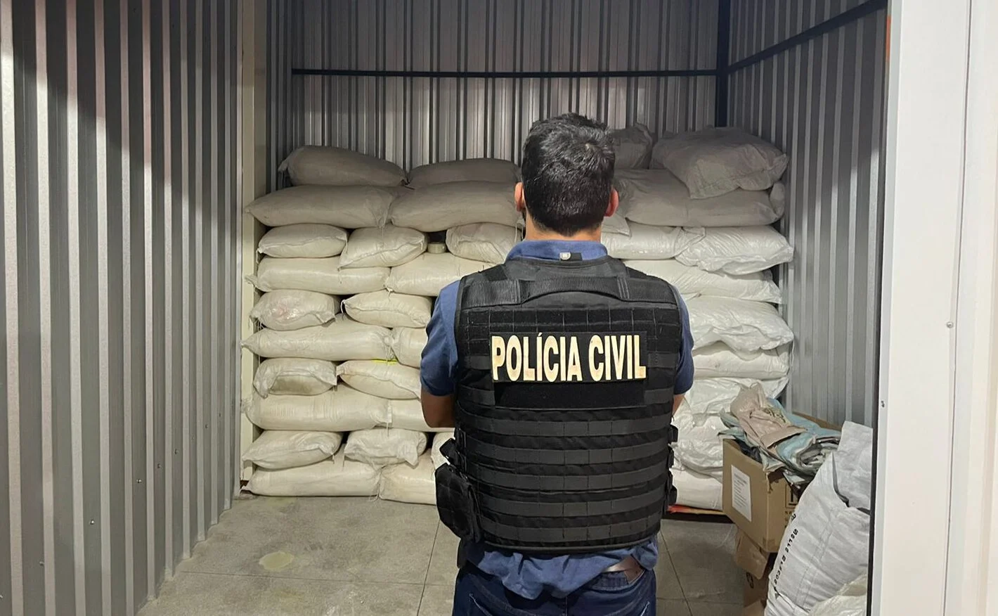 Polícia apreende 4 toneladas de agrotóxicos ilegais em Goiânia