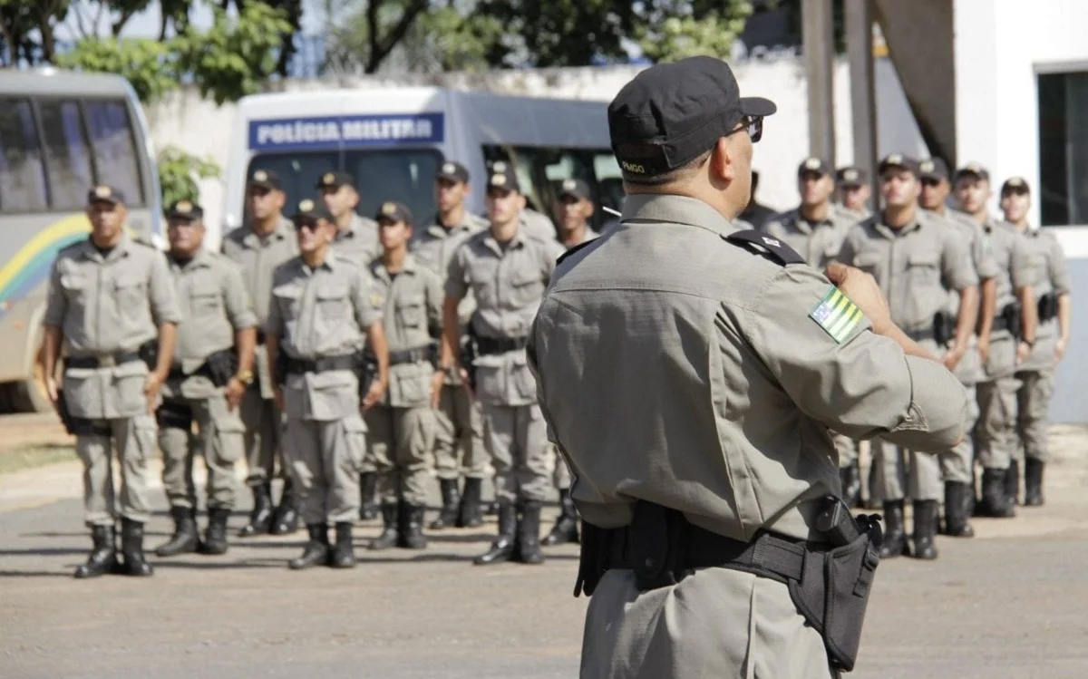 Eleitores fotografam votação e são autuados; Cinco mil policiais estão na vigilância de 246 cidades de Goiás