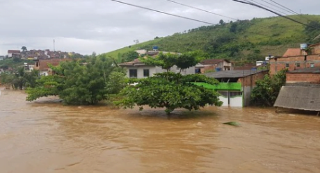 Prefeita de cidade atingida por chuvas pretende gastar R$ 1,2 milhão em festa