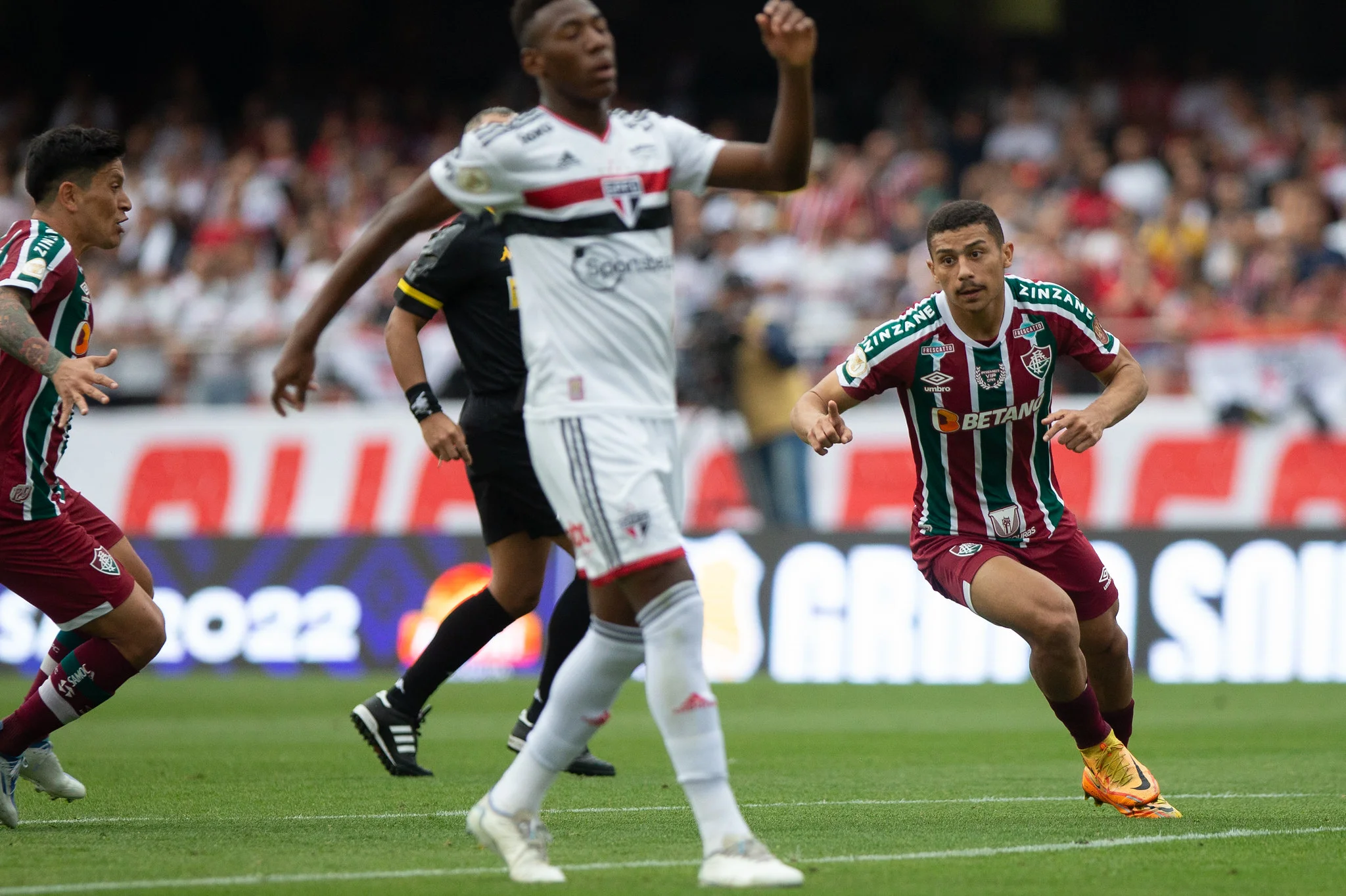 São Paulo e Fluminense empatam em jogo com primeiro tempo eletrizante