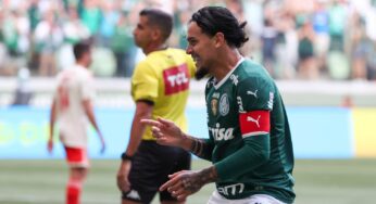 Palmeiras sofre susto no fim, mas derrota Inter e segue líder do Brasileirão