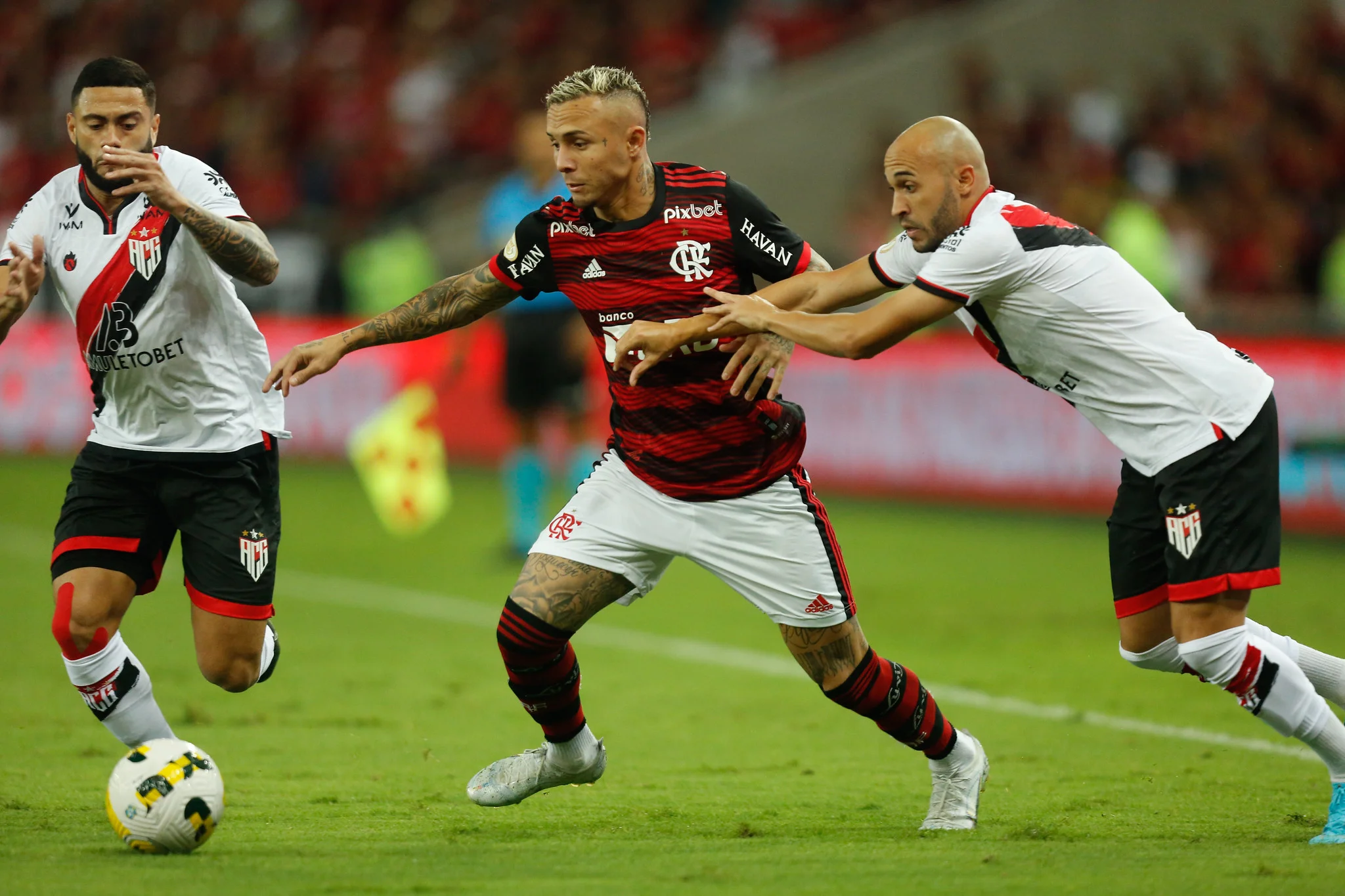 Atlético-GO volta a decepcionar no Campeonato Brasileiro e acaba goleado pelo Flamengo