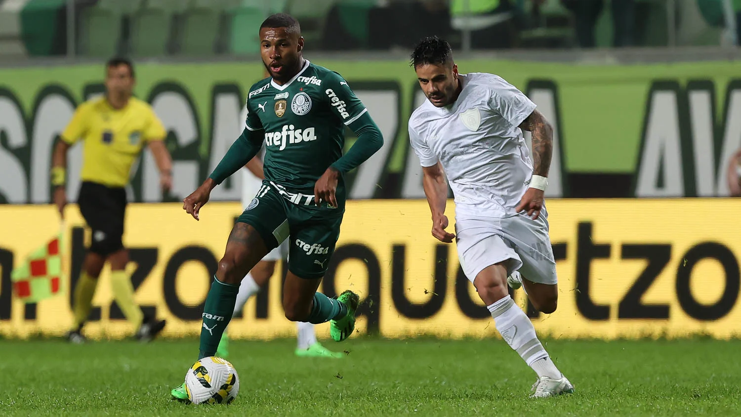 Palmeiras vence América-MG com golaço e amplia vantagem na ponta do Brasileirão