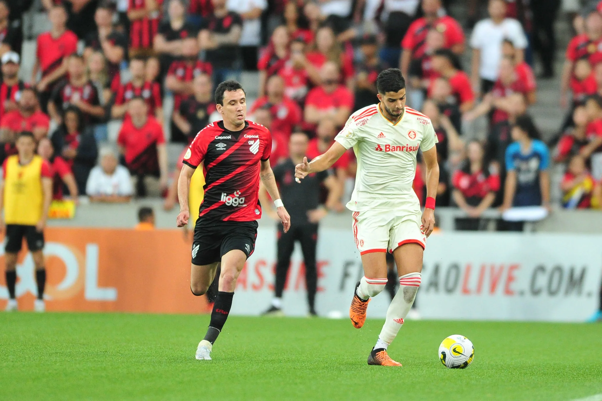 Athletico-PR e Inter empatam duelo direto e perdem a chance de colar na liderança