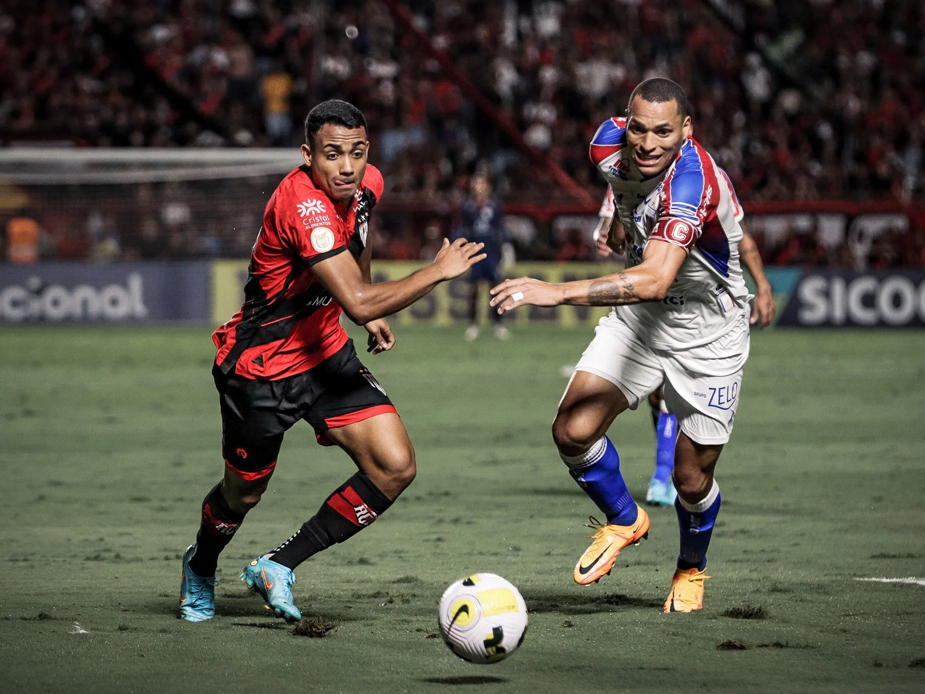 Atlético-GO perde para Fortaleza no Accioly e segue na zona do rebaixamento no Brasileiro