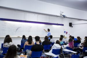 Bolsas de estudo serão oferecidas pelo Colégio Simbios para preparação ao Enem 2022 (Foto divulgação).