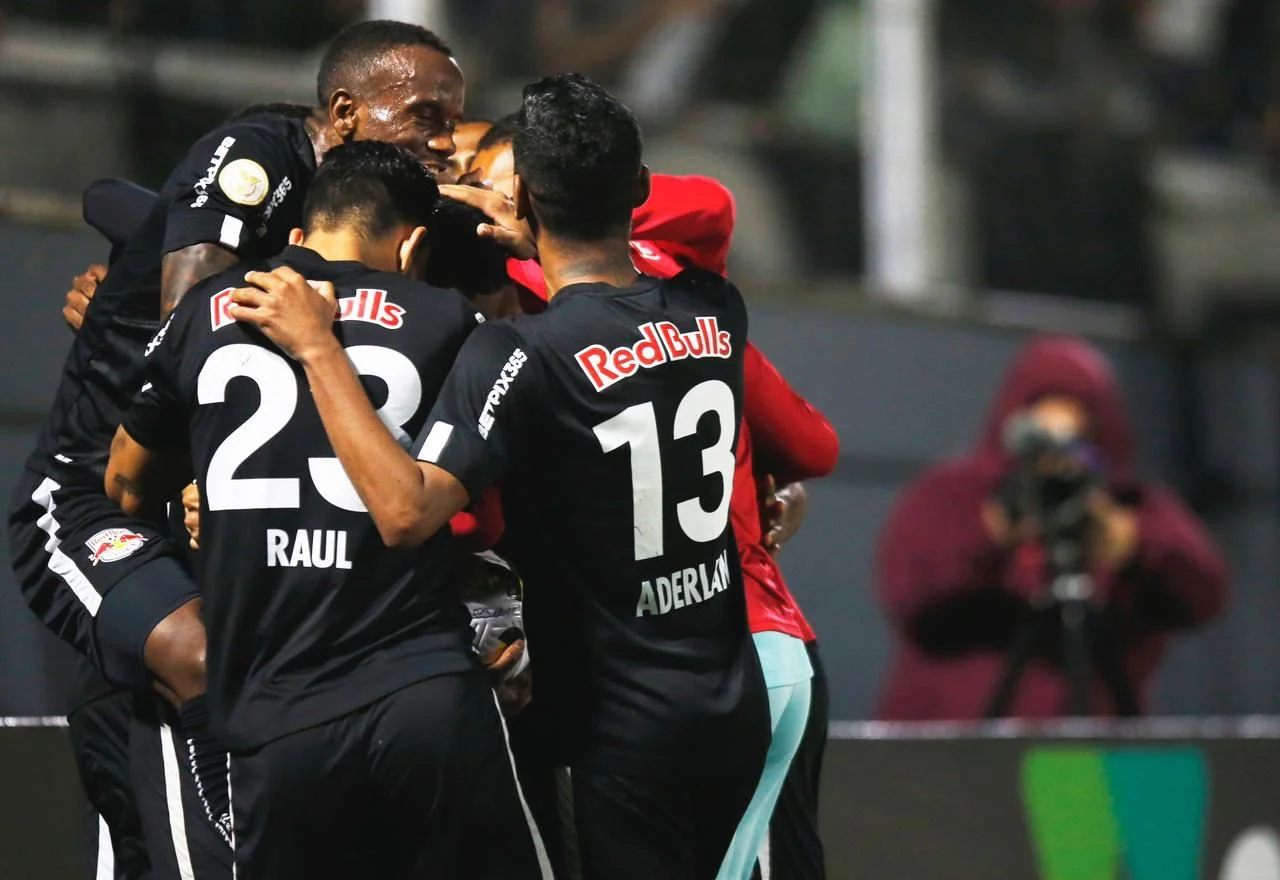 Red Bull Bragantino supera o Fortaleza com gol no último lance e vence 3ª seguida