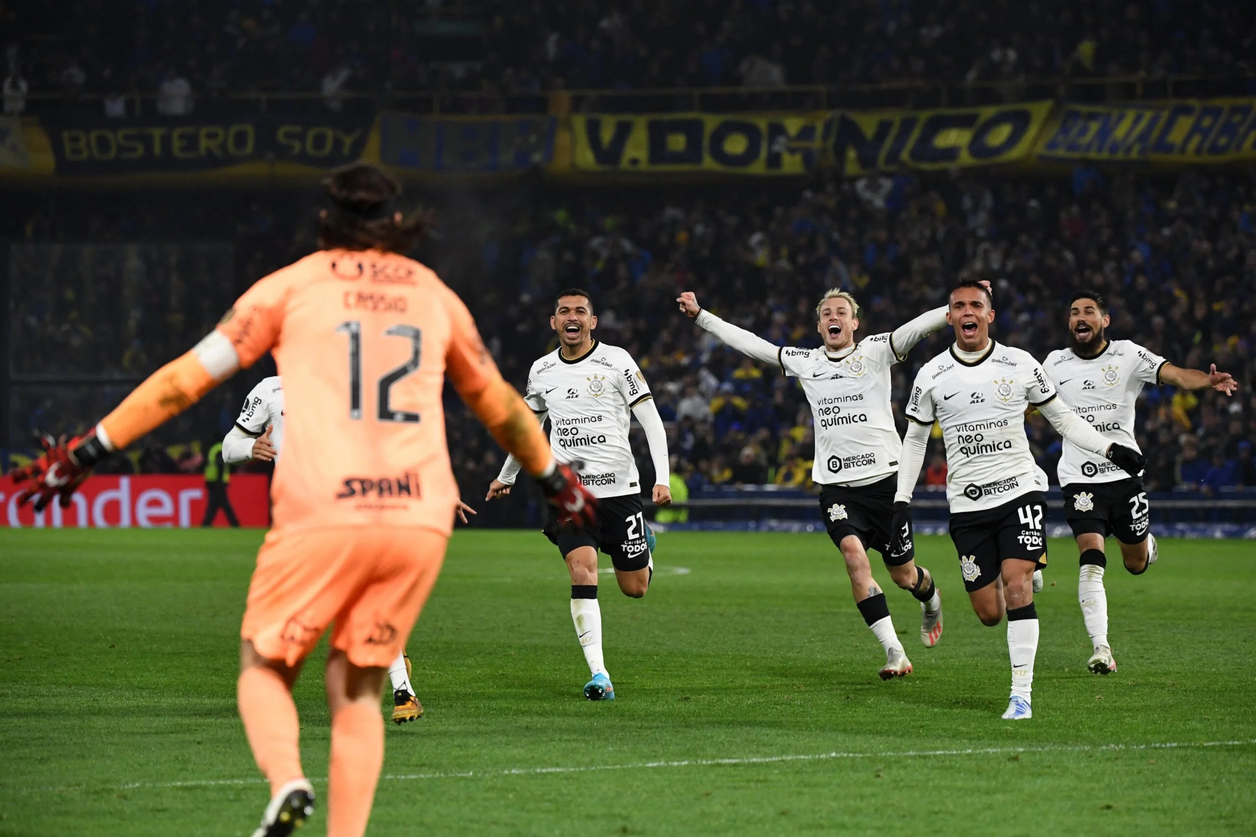 Cássio salva nos pênaltis, Corinthians elimina Boca e avança na Libertadores