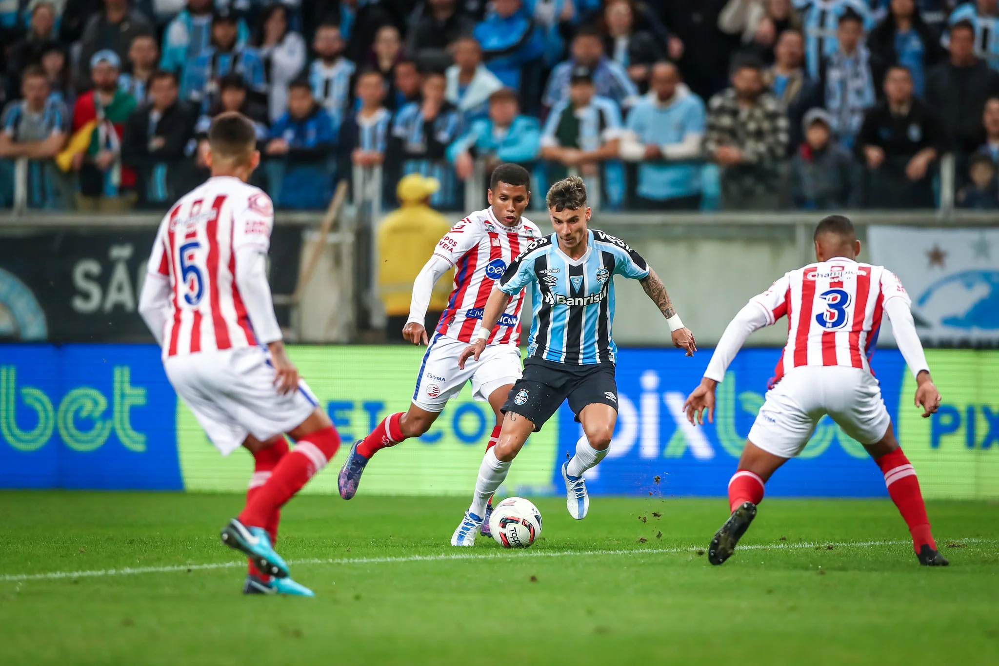 Grêmio bate Náutico, aumenta invencibilidade e se firma em 4º lugar na Série B