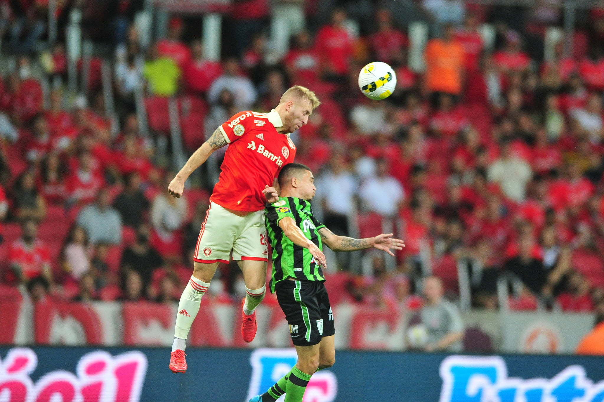 Internacional supera América-MG com gol no último lance e é o 3º no Brasileirão