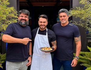 Roberto Aranha, Lucas Santos e Luíz Otávio, no Kanpai Blue (Foto divulgação).