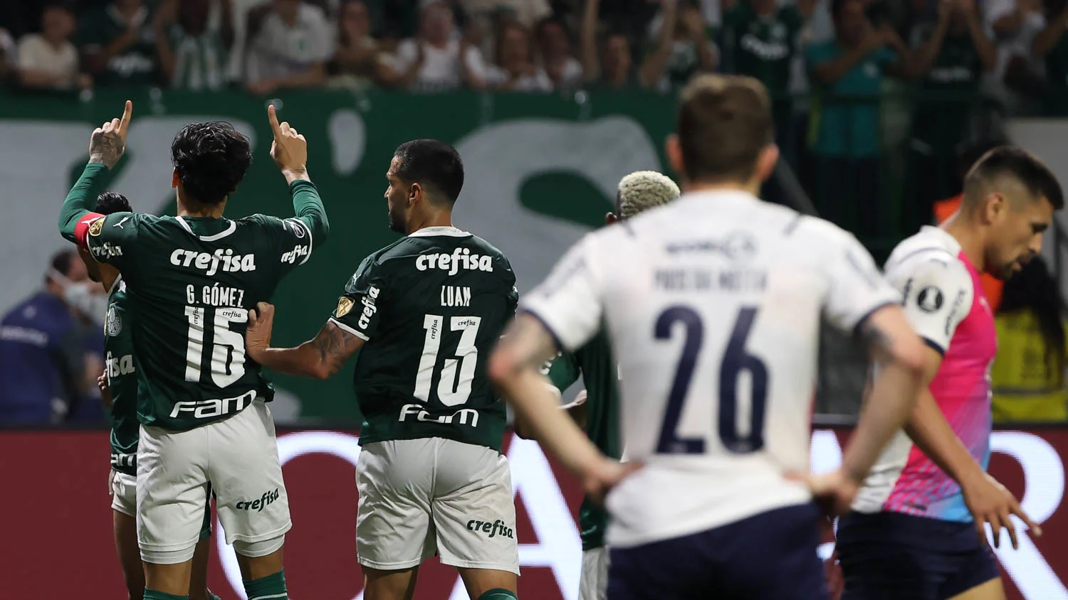 Rony faz de bicicleta, Palmeiras goleia Cerro e vai às quartas da Libertadores