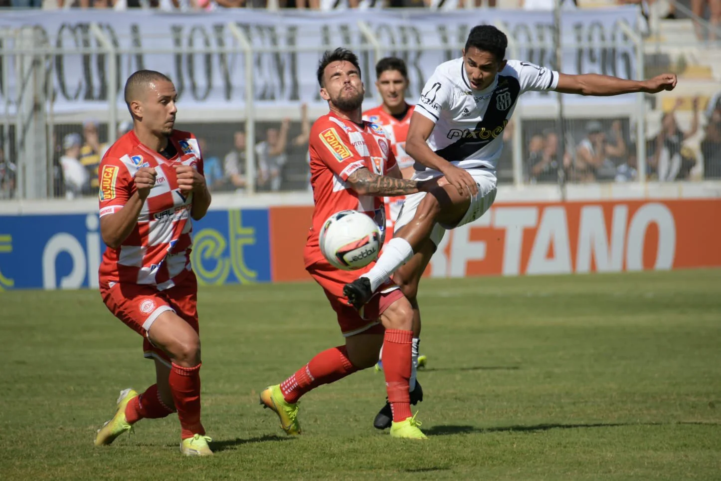 Ponte Preta empata sem gols com o Tombense e vê crise aumentar na Série B