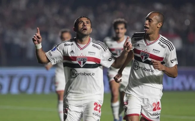 São Paulo goleia a Universidad Católica e vai às quartas da Copa Sul-Americana