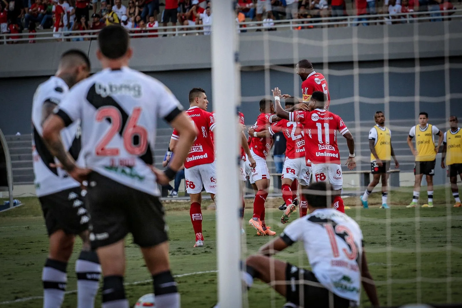 Vila Nova vence Vasco com gol de Rafael Donato e torcedor se anima com possível reação