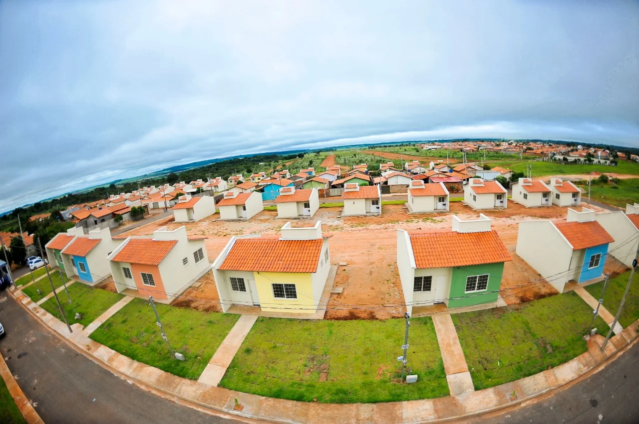 Hidrolândia e Santo Antônio do Descoberto abrem inscrições para casas a custo zero