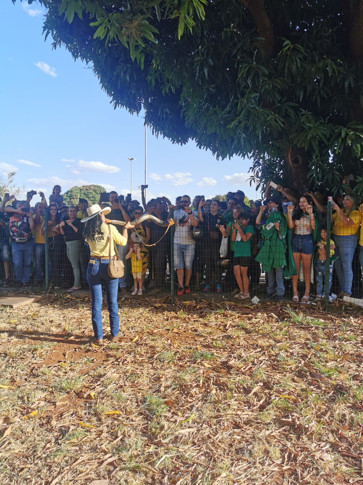 Apoiadores bolsonaristas hostilizam imprensa antes da convenção do PL