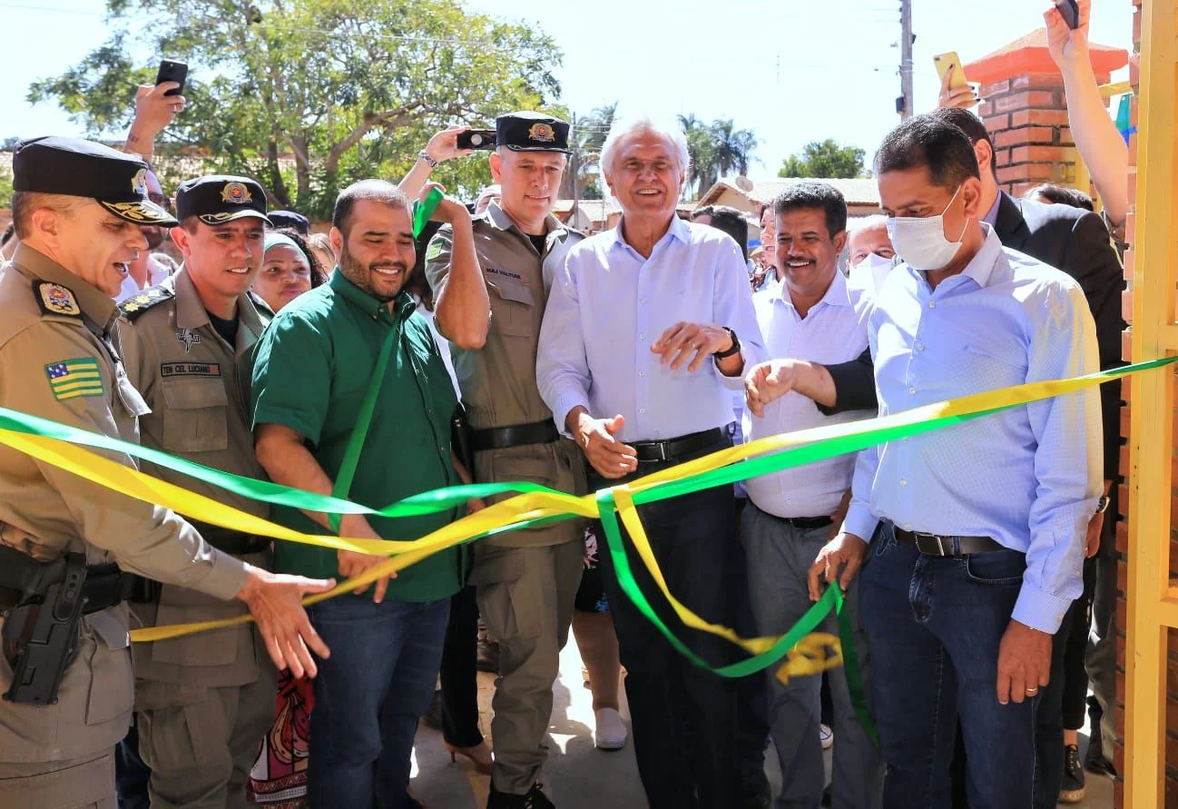 Caiado entrega nova unidade de Colégio Militar em Uruaçu